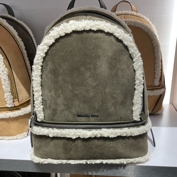 MICHAEL KORS Rhea Medium Suede and Faux Shearling Backpack
Olive
NWT - Picture 15 of 16